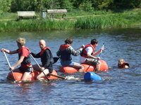 Floßbau mit Gruppen - Erlebnispädagogik auf dem Wasser